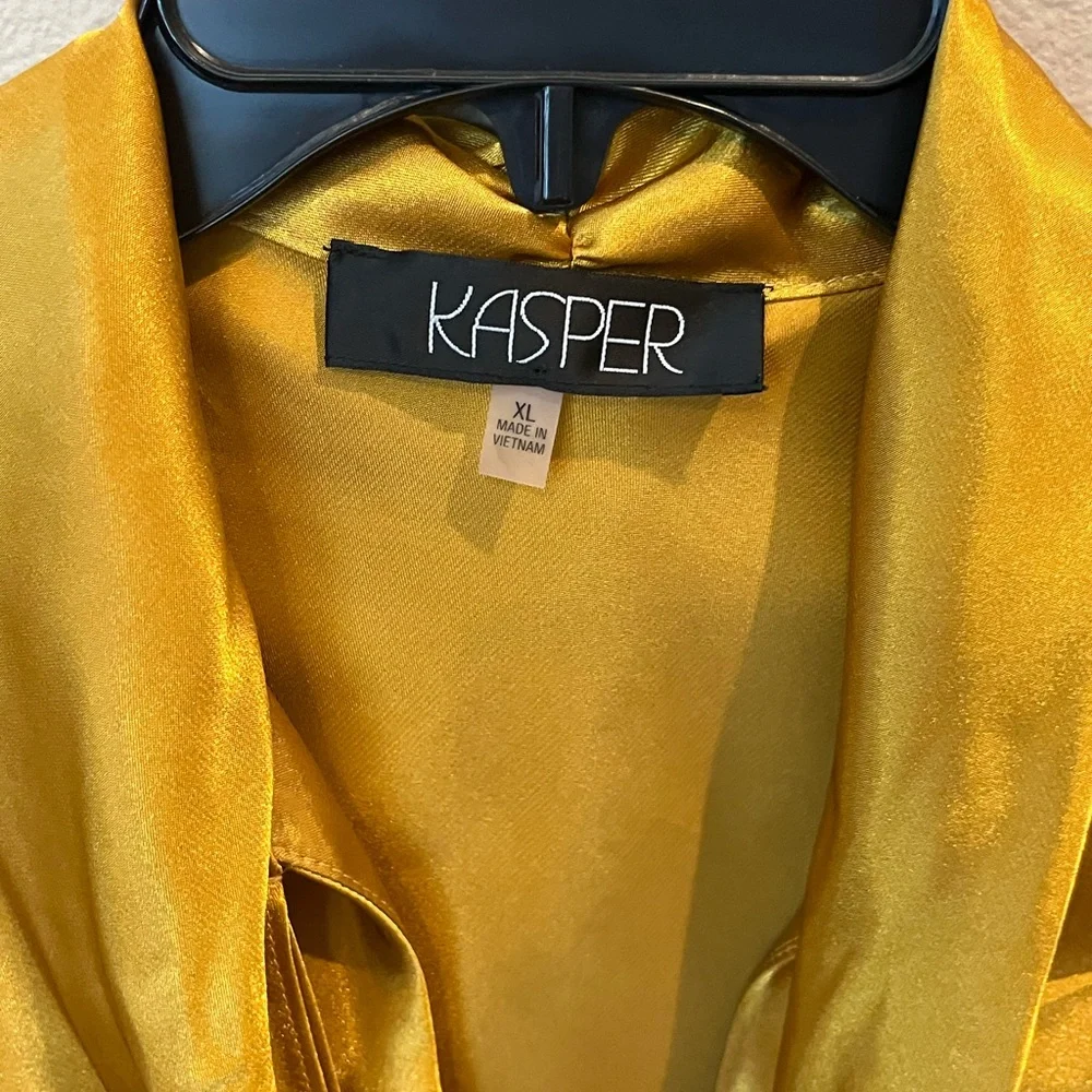 Kasper Sleeveless Dress Shirt - Picture 2 of 3